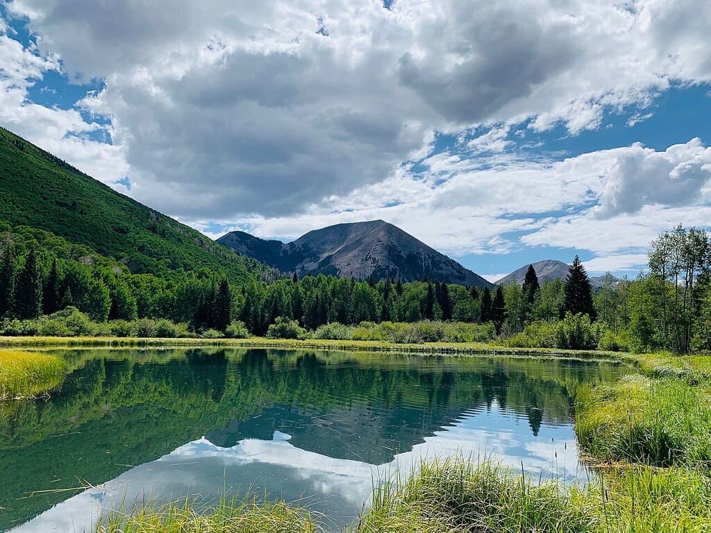 Warner Lake - Photo by Intermountain Region US Forest Service via Wikimedia Commons, Public Domain